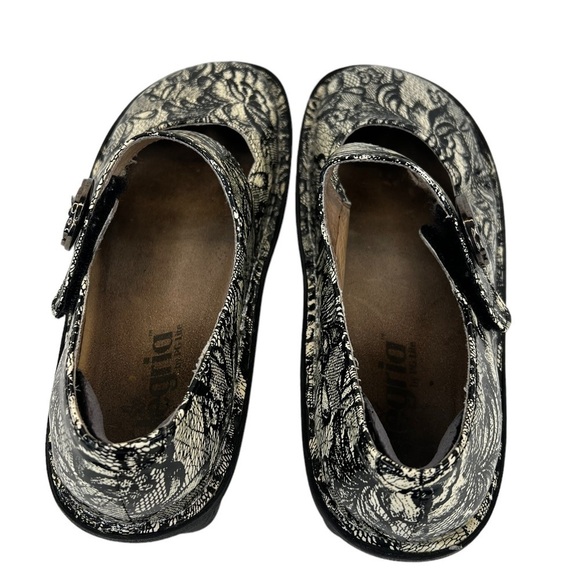 Alegria Paloma Women's Black & Beige Lace Mary Jane Shoes - Picture 13 of 16